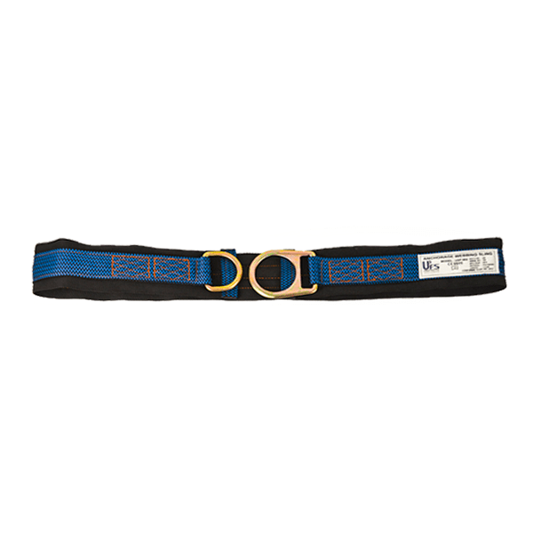 Un primer plano de un collar de perro resistente, con un patrón de cuadros azules y rojos. el collar tiene un cierre negro y un anillo en D metálico para sujetar la correa, sobre un fondo blanco liso.