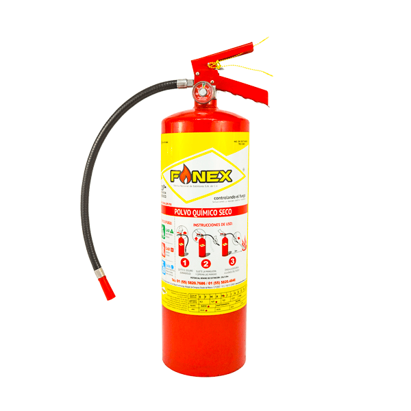 Un extintor de incendios rojo con una manguera y un manómetro en la parte superior. la etiqueta dice "falconex" e incluye las palabras "polvo químico seco", lo que indica que contiene polvo químico seco. la etiqueta también presenta íconos de seguridad.