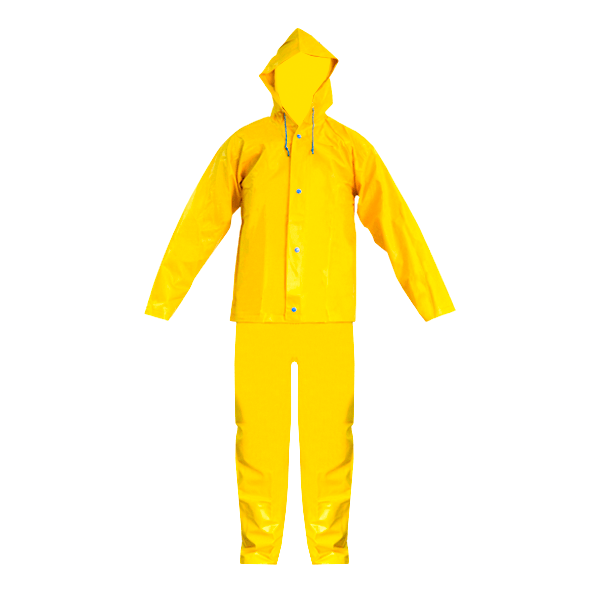 Un traje de lluvia de color amarillo brillante sobre un fondo blanco, que incluye una chaqueta impermeable con capucha y botones de presión frontales, junto con pantalones a juego, todo diseñado para uso al aire libre en climas húmedos.