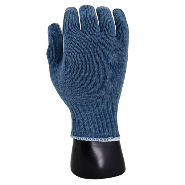 Un solo guante de punto azul mostrado en una mano de maniquí negro sobre un fondo blanco liso. El guante parece texturizado, diseñado para brindar calidez y agarre.
