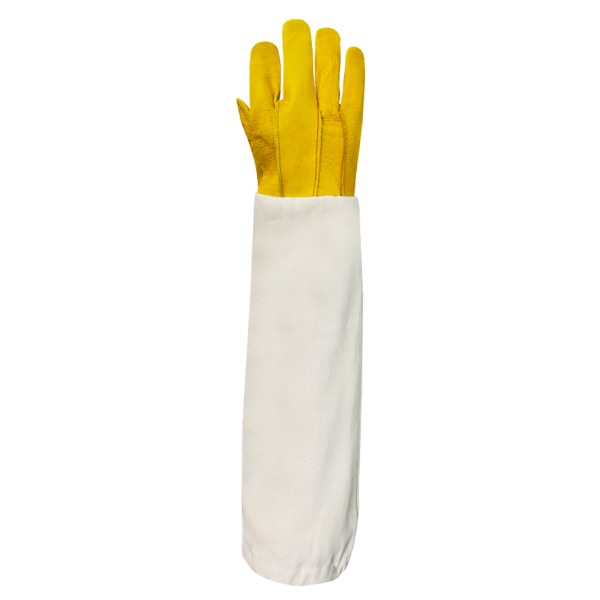 Un guante industrial amarillo y blanco con un puño extendido hasta el brazo, aislado sobre un fondo blanco. El guante cuenta con ranuras para tres dedos y está diseñado para trabajos de utilidad o protección específicos.