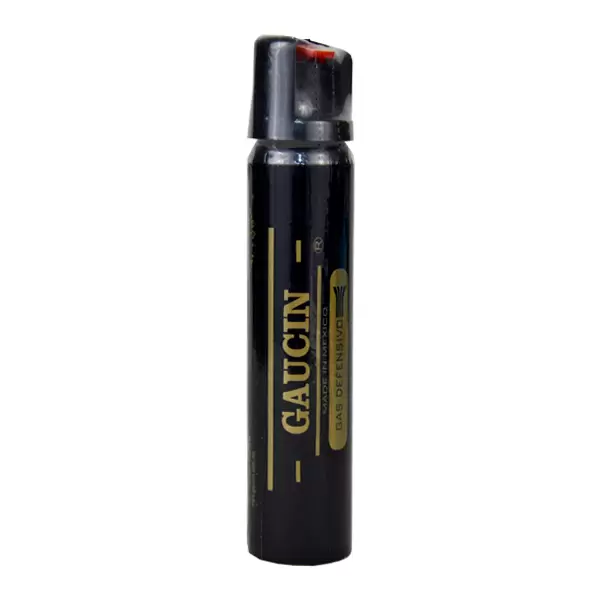 Un bote negro de spray de pimienta marca "gauguin" con una tapa de seguridad roja abatible, diseñado para defensa personal. el texto de la lata es amarillo y muestra de forma destacada el nombre de la marca.