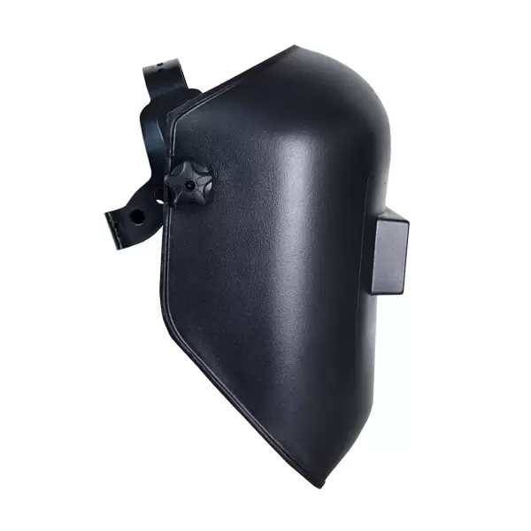 Armadura de hombro medieval negra confeccionada en cuero, con un diseño estilizado con remache decorativo y correas ajustables, aislada sobre fondo blanco.