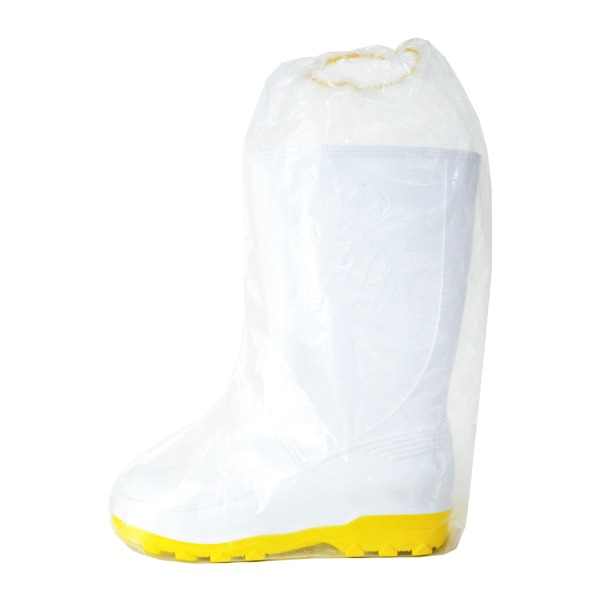 Cubrezapatos blanco desechable hecho de plástico, diseñado para colocarse sobre el calzado por higiene o protección, con una banda elástica en la parte superior y una suela amarilla para agarre, aislado sobre un fondo blanco.