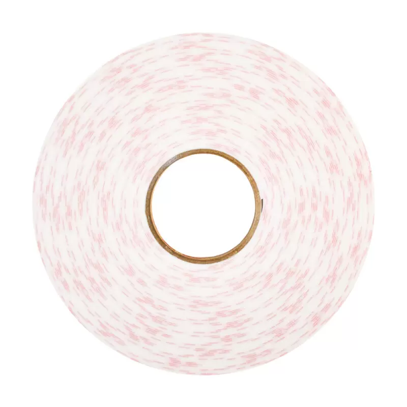 Un rollo de cinta adhesiva moteada de blanco y rojo visto desde arriba, que muestra los círculos concéntricos de las capas alrededor de un tubo de cartón central. los colores sugieren un patrón ligeramente moteado en todo el rollo.