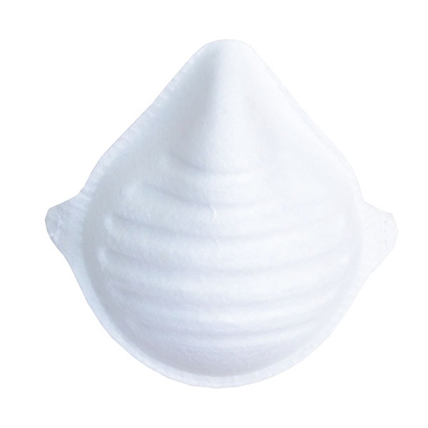 Mascarilla facial desechable blanca con orejeras elásticas y costuras contorneadas, sobre un fondo blanco sólido, para cubrir la nariz y la boca para proteger la salud.