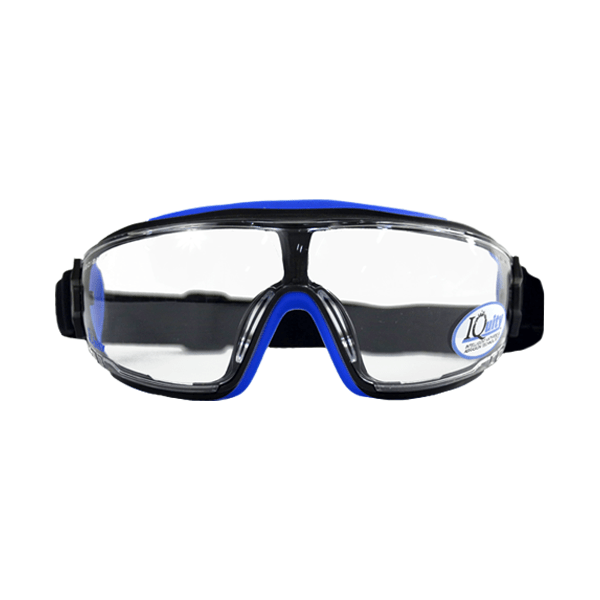 Gafas protectoras de seguridad con lentes transparentes, montura azul y correa negra ajustable, colocadas sobre un fondo blanco. Las gafas cuentan con ventilación lateral y marca en la lente izquierda.