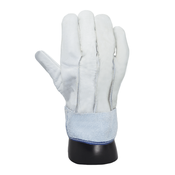 Un solo guante de cuero blanco con un puño de gamuza azul claro, exhibido en una mano de maniquí negro sobre un fondo blanco. El guante está diseñado para la mano izquierda y parece nuevo y sin usar.