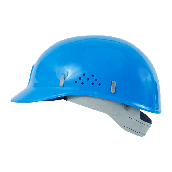 Un casco de construcción de color azul brillante aislado sobre un fondo blanco, con múltiples orificios de ventilación y un acolchado interior blanco visible en el ala.