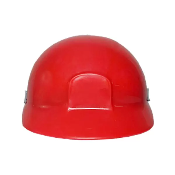 Un casco rojo vibrante aislado sobre un fondo blanco. El casco está diseñado para la seguridad industrial y presenta una carcasa lisa y redondeada con un ala frontal corta.
