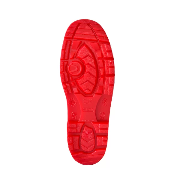 Una suela de zapato de color rojo brillante con distintos patrones de pisada y diseños circulares. La marca central y los detalles del tamaño son visibles, sobre un fondo blanco puro.