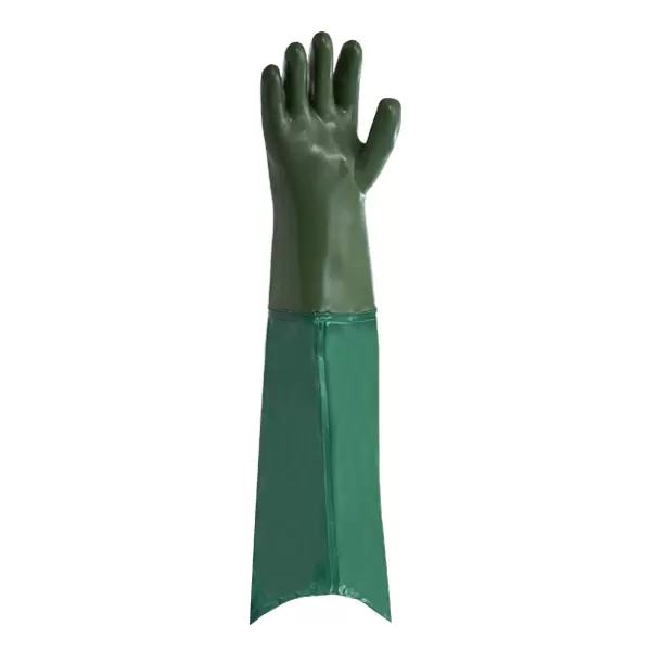 Un único guante de goma verde que se extiende hasta el antebrazo, exhibido en posición vertical y aislado sobre un fondo blanco liso.