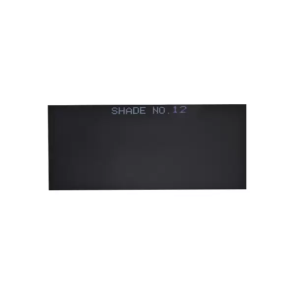 Un primer plano de una etiqueta rectangular negra con el texto "sombra nº 12" en letras mayúsculas blancas, centrado en la etiqueta. el fondo es de un color negro sólido y uniforme.