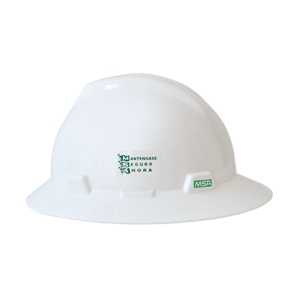 Un casco de seguridad de color blanco con un logo verde que dice "manténgase seguro a hora" y el logo de la marca msa en el frente. el casco está centrado sobre un fondo blanco liso.