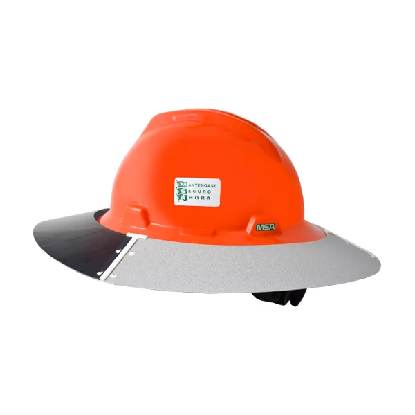 Un casco naranja con un ala ancha plateada y una diadema interna negra, con logotipos de la empresa en verde y blanco en el frente. el sombrero está fotografiado sobre un fondo blanco.